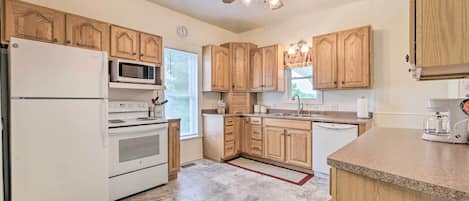 Fridge, microwave, stovetop, dishwasher