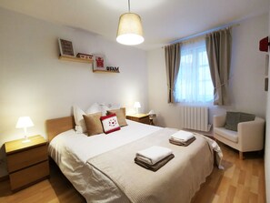 1 chambre, fer et planche à repasser, Wi-Fi gratuit, draps fournis