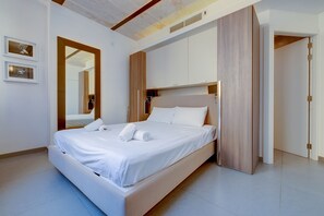 2 bedrooms, iron/ironing board