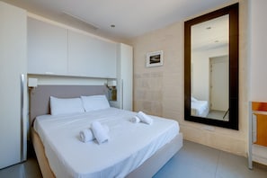 2 bedrooms, iron/ironing board - Luxurious 2BR Apartment in Valletta (Valletta)
