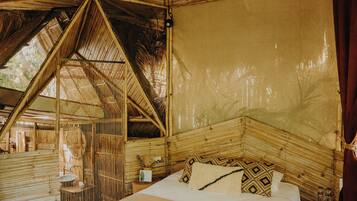 In-room safe, free WiFi, bed sheets