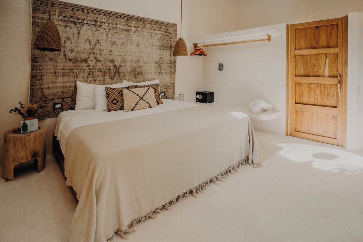 In-room safe, free WiFi, bed sheets