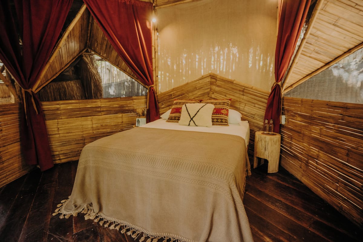 In-room safe, WiFi (free), bed sheets