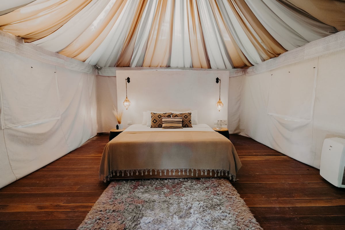 In-room safe, free WiFi, bed sheets