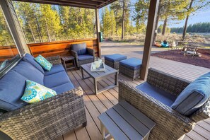 Terrace/patio - Riverfront Cabin w/ Trails, Hot Tub, Wood Stove, AC & River Views + dogs OK (Bend)