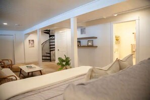 5 bedrooms, WiFi - O’vr Water Cottage (Aurora)