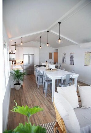 Dining - O’vr Water Cottage (Aurora)