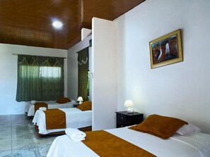 Quadruple Room | Minibar, free WiFi, bed sheets