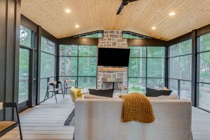 Smart TV, fireplace, offices