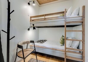 3 bedrooms, free WiFi, bed sheets