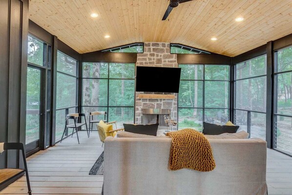 Smart TV, fireplace, offices