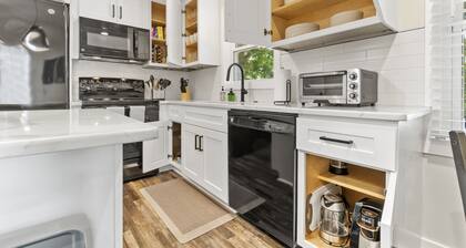 Swamp Rabbit Gateway | Walk to SRT and 7 min drive to Downtown