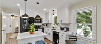 Swamp Rabbit Gateway | Walk to SRT and 7 min drive to Downtown