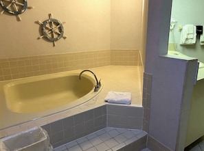 Bathtub, towels