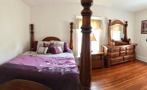 3 室のベッドルーム、デスク、WiFi (無料)、ベッドシーツ