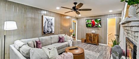 Smart TV, fireplace