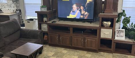 Smart TV, DVD player, books, stereo