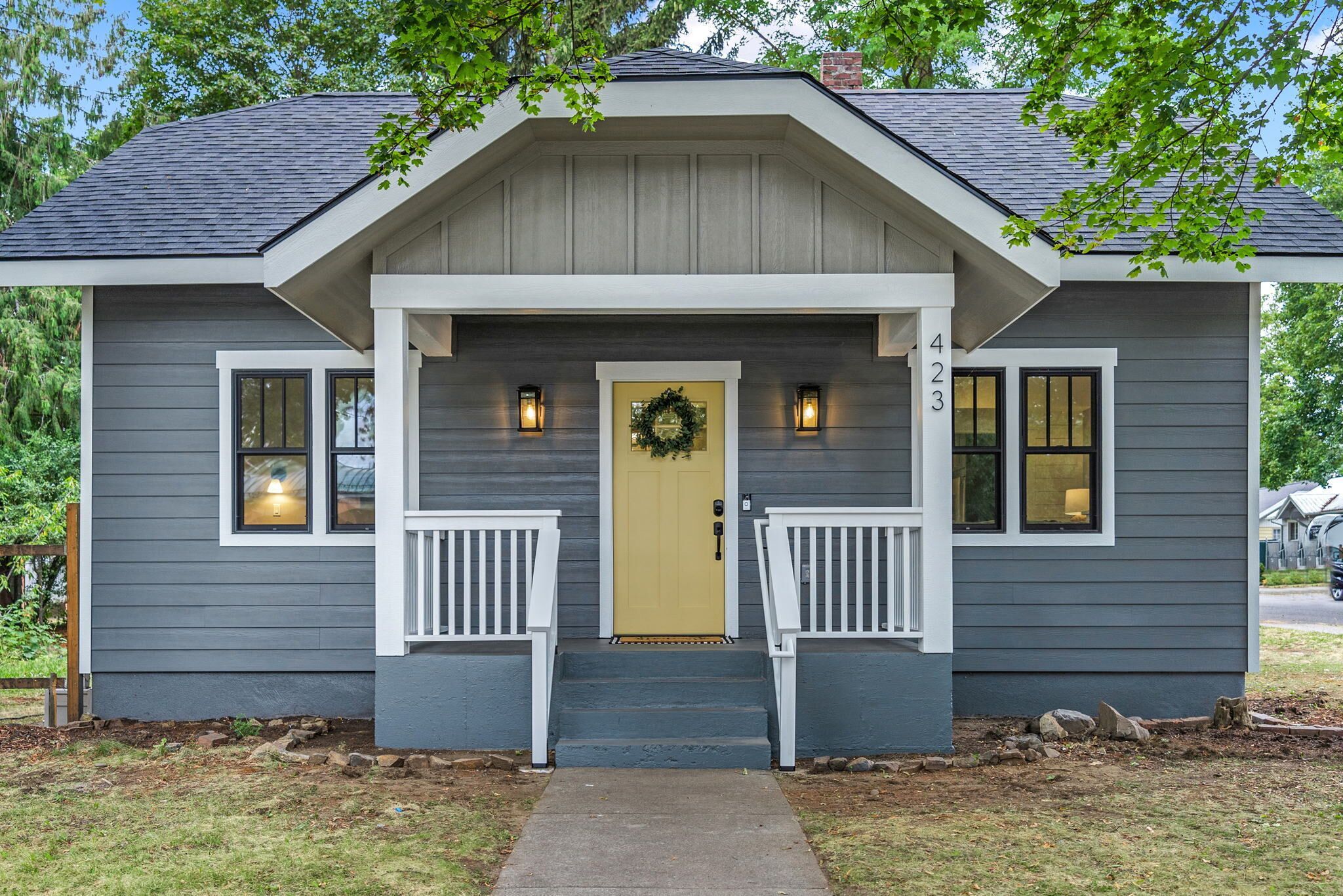 Corner Cottage Coeur d'Alene Downtown Honeymoon Bungalow