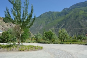 Property grounds - Yujing Hotel (Zhouqu)