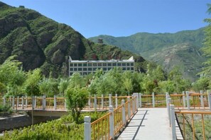 Property grounds - Yujing Hotel (Zhouqu)
