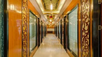 المنشأة من الداخل