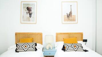 2 slaapkamers, een bureau, een strijkplank/strijkijzer, gratis wifi