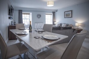 Dining - Upper Deck - 2 Bedroom Apartment - Saundersfoot (Saundersfoot)