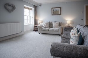 Smart TV - Upper Deck - 2 Bedroom Apartment - Saundersfoot (Saundersfoot)