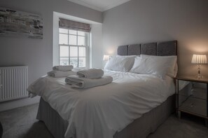 2 bedrooms, iron/ironing board, WiFi - Upper Deck - 2 Bedroom Apartment - Saundersfoot (Saundersfoot)