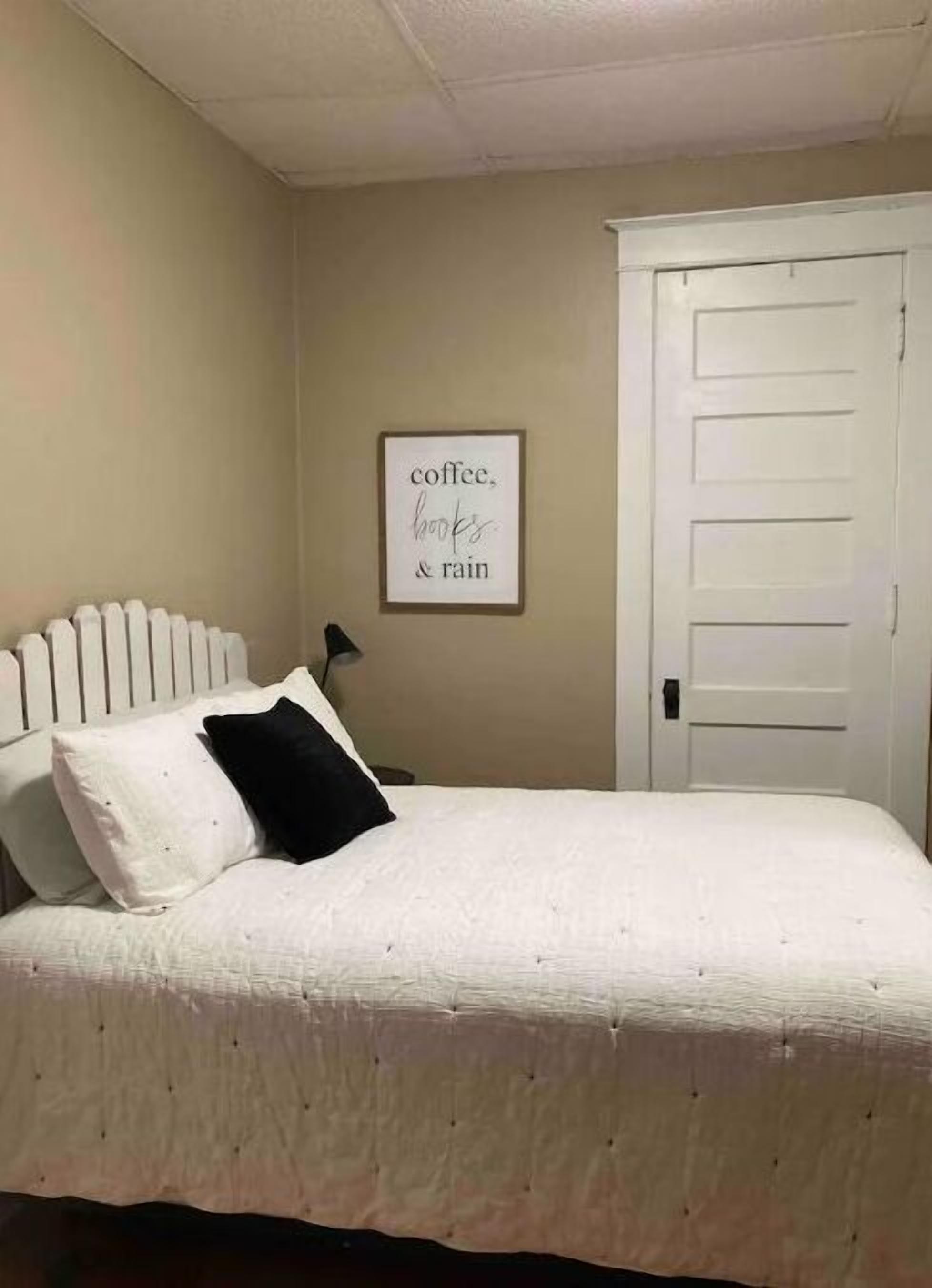 2 bedrooms, iron/ironing board, travel crib, free WiFi