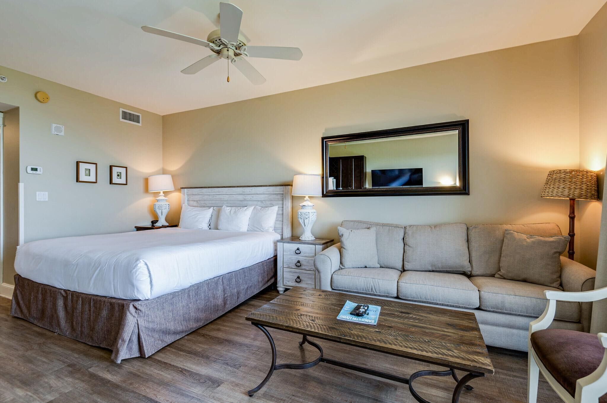Relaxing Studio Retreat: King Bed, Sleeper Sofa, Kitchenette, Balcony, and Pool Views at Sandestin Golf and Beach Resort!