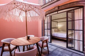 Superior-Apartment, Badewanne, Stadtblick | Terrasse/Patio