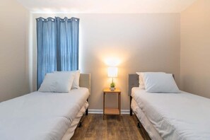 2 多间卧室、熨斗/熨衣板、旅行婴儿床、WiFi