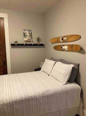 2 多间卧室、旅行婴儿床、免费 WiFi、床单