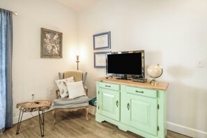 Smart-TV, DVD-Player, Bücher