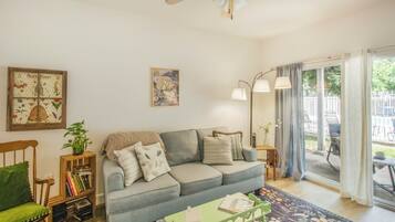 Smart-TV, DVD-Player, Bücher