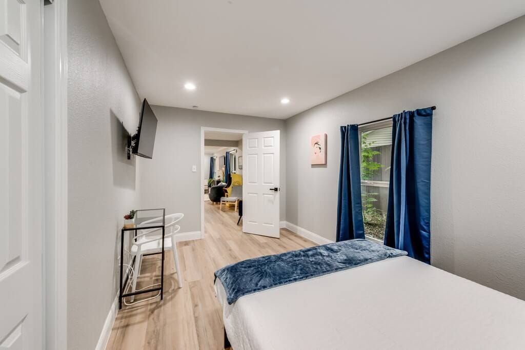3 bedrooms, iron/ironing board, WiFi, bed sheets