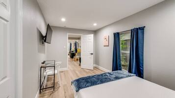 3 bedrooms, iron/ironing board, WiFi, bed sheets