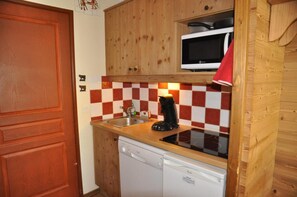 Fridge, dishwasher