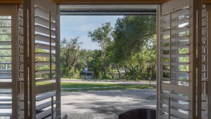 Interior - Riverfront  ☆ Spacious ☆ Original Mid-Century Ranch (Tampa)