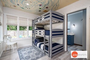 3 bedrooms, desk, travel crib, WiFi