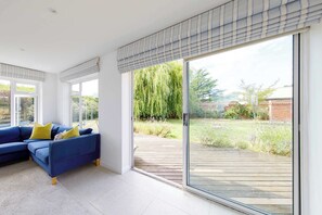 TV, DVD player, books, stereo