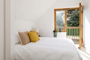 6 habitaciones, tabla de planchar con plancha, wifi y ropa de cama 