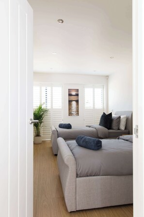 4 chambres, fer et planche à repasser, lit parapluie, Wi-Fi