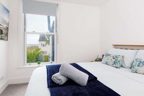 4 chambres, fer et planche à repasser, lit de bébé portatif, Wi-Fi