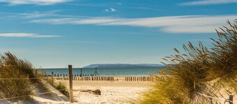 Gorgeous home for 12 - Walk to Beach - Sea View