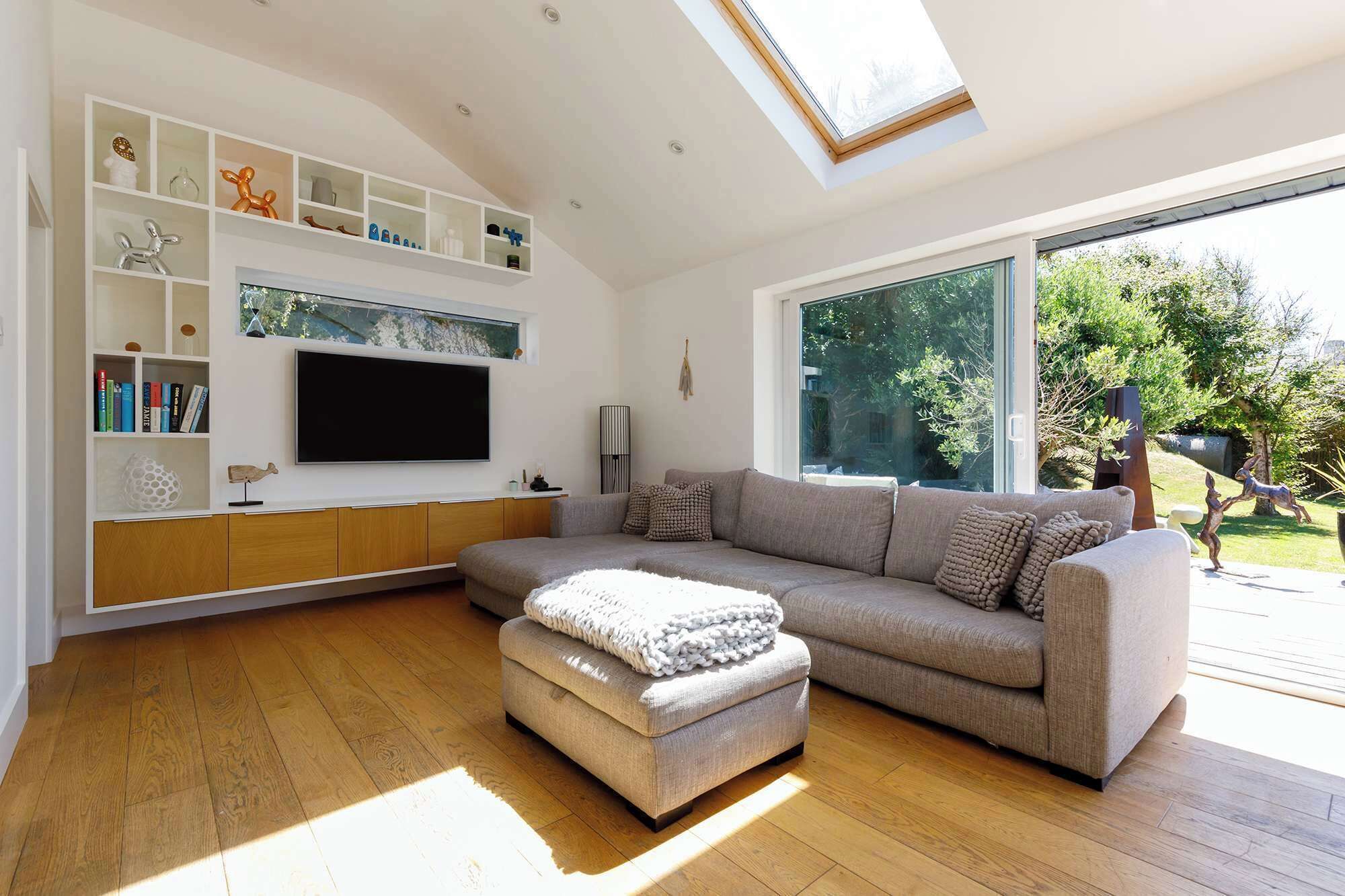 Flachbildfernseher, Kamin, Videospiele, DVD-Player