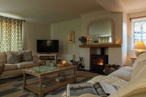 TV, fireplace, DVD player, offices - Beach house with pool in West Wittering (West Wittering)