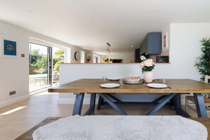 Dining - Beach house with pool in West Wittering (West Wittering)