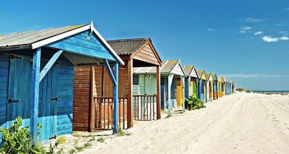Beach house with pool in West Wittering